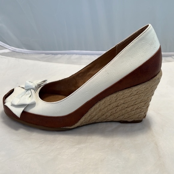 Aerosoles Peep Toe Wedge - Picture 6 of 16